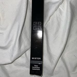 Givenchy men's instant corrector pen. Mister 140